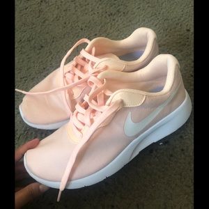 nike peach/pink shoes